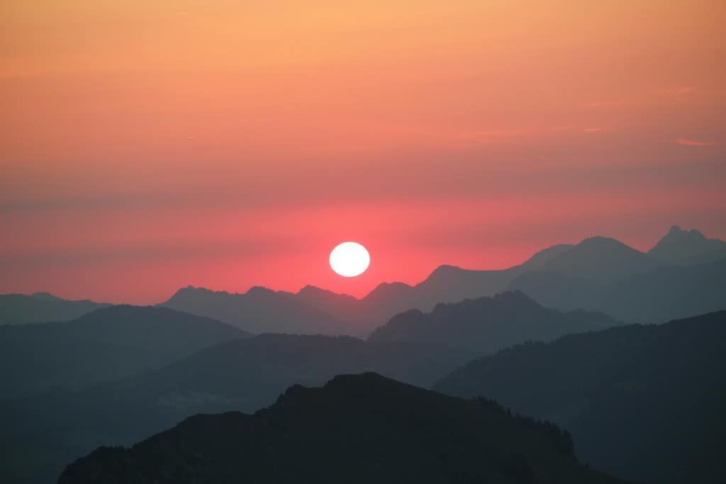https://pixabay.com/de/photos/sonnenaufgang-morgenrot-sonne-licht-171812/ Kraftplätze Vorarlberg