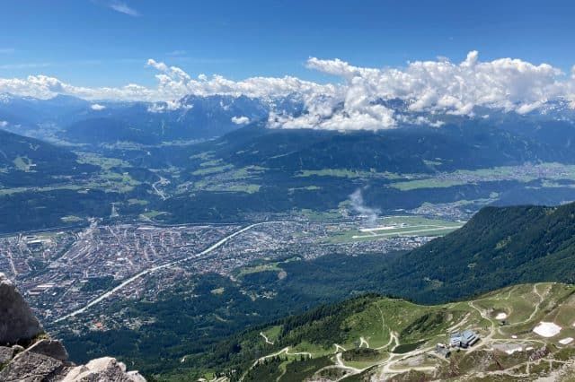 Der Ausblick auf Innsbruck von der Nordkette (c) Alissa Hacker | 1000things