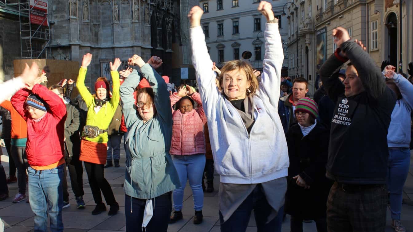 Tanz-Flashmob am Welt-Down-Syndrom-Tag am Stephansplatz (c) Theresa-Marie Stütz | andererseits