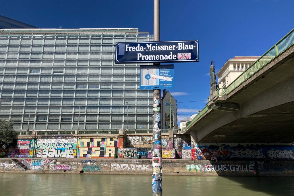 Die Freda-Meissner-Blau-Promenade am Donaukanal