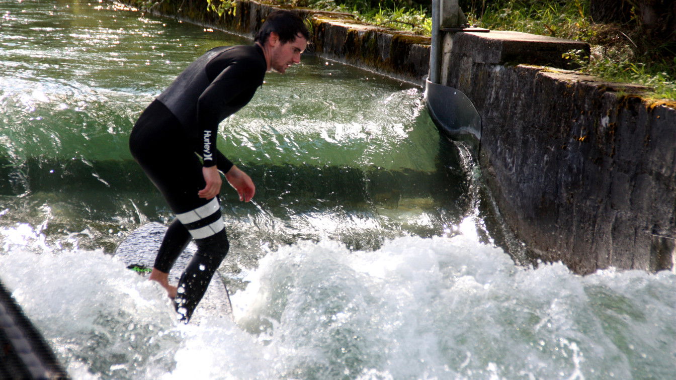 Surfen im Kanal