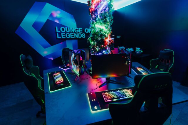 Gaming-PCs in der Lounge of Legens in Wien