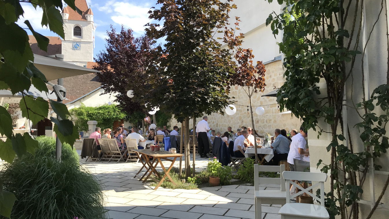 (c) Weinschwein Weinschwein Eisenstadt Gastgarten