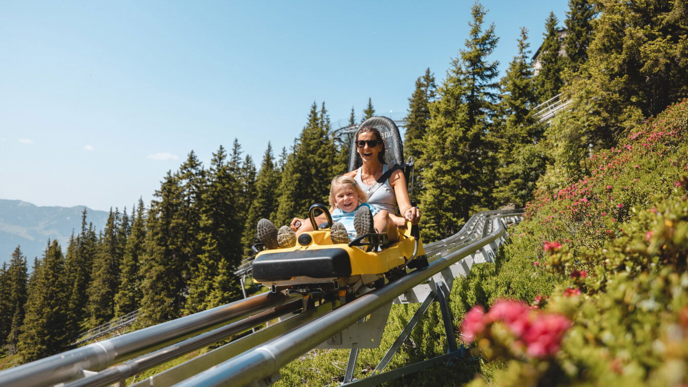 Lauser Sauser Alpine Coaster Mutter mit Sohn Sommer Alpbach