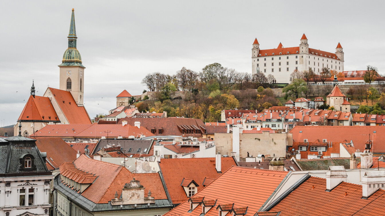 Blick auf die Burg von Bratislava und den Martinsdom.