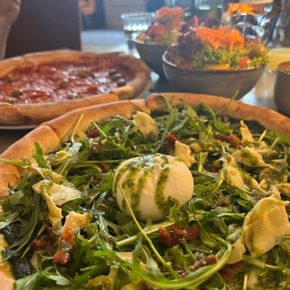 Pizza im Café Bellaria
