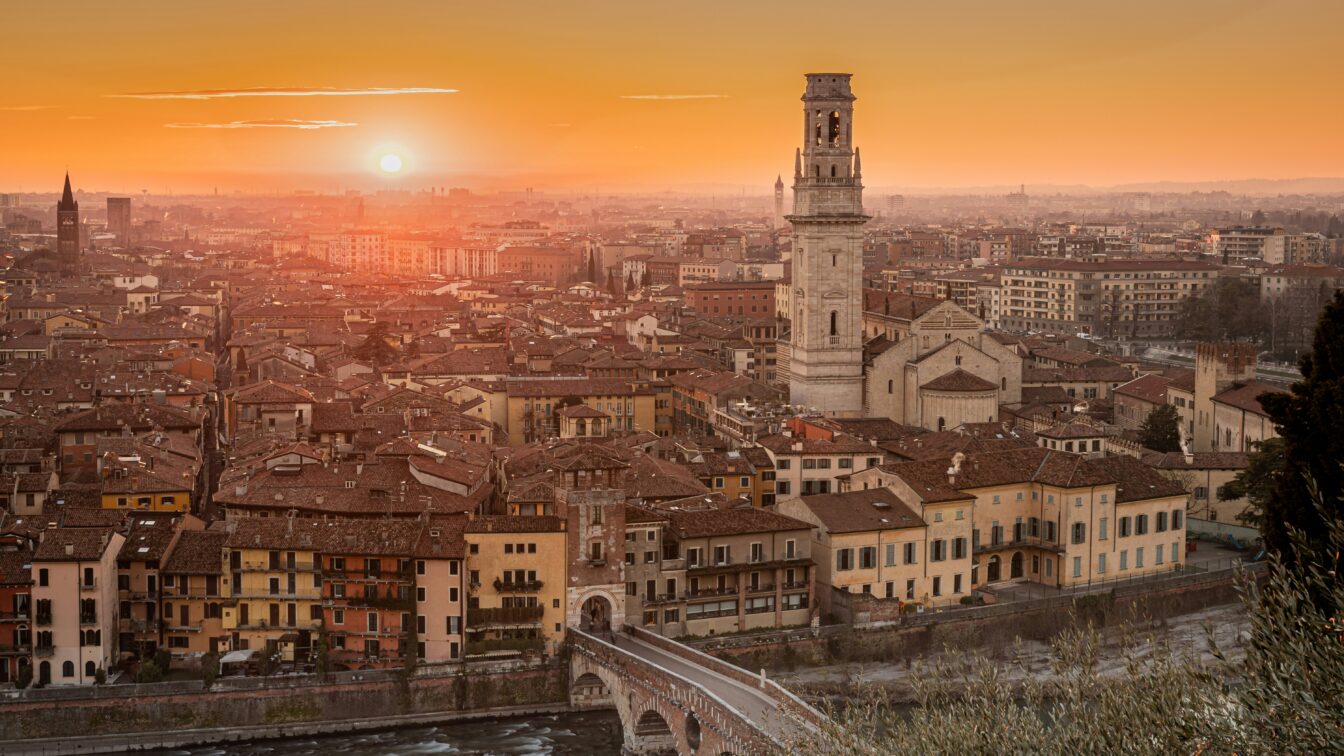 (c) Alessandro Carrarini | Unsplash Blick üver Verona, Italien