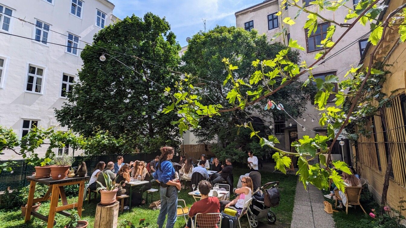 Frei Yoga Cafe Wien Gastgarten