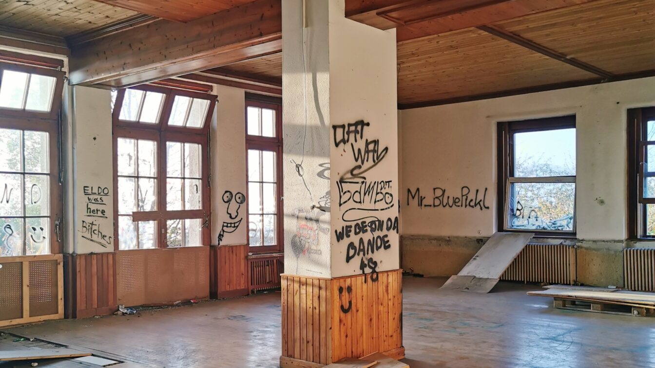 Lost Place in Oberösterreich: Eine alte Schule in Weyregg