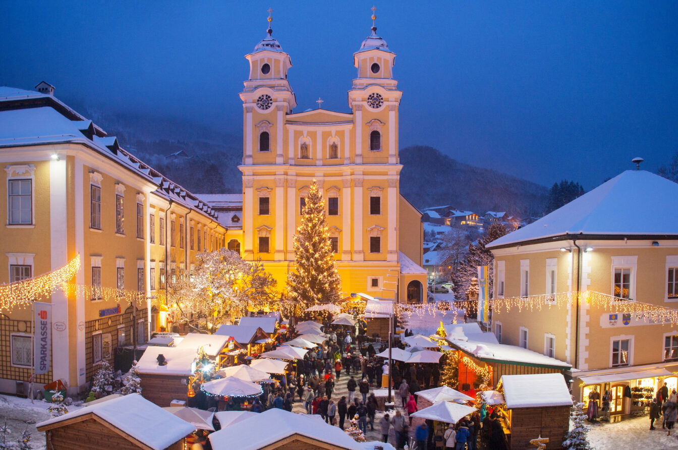 Adventmarkt am Kirchenplatz Mondsee