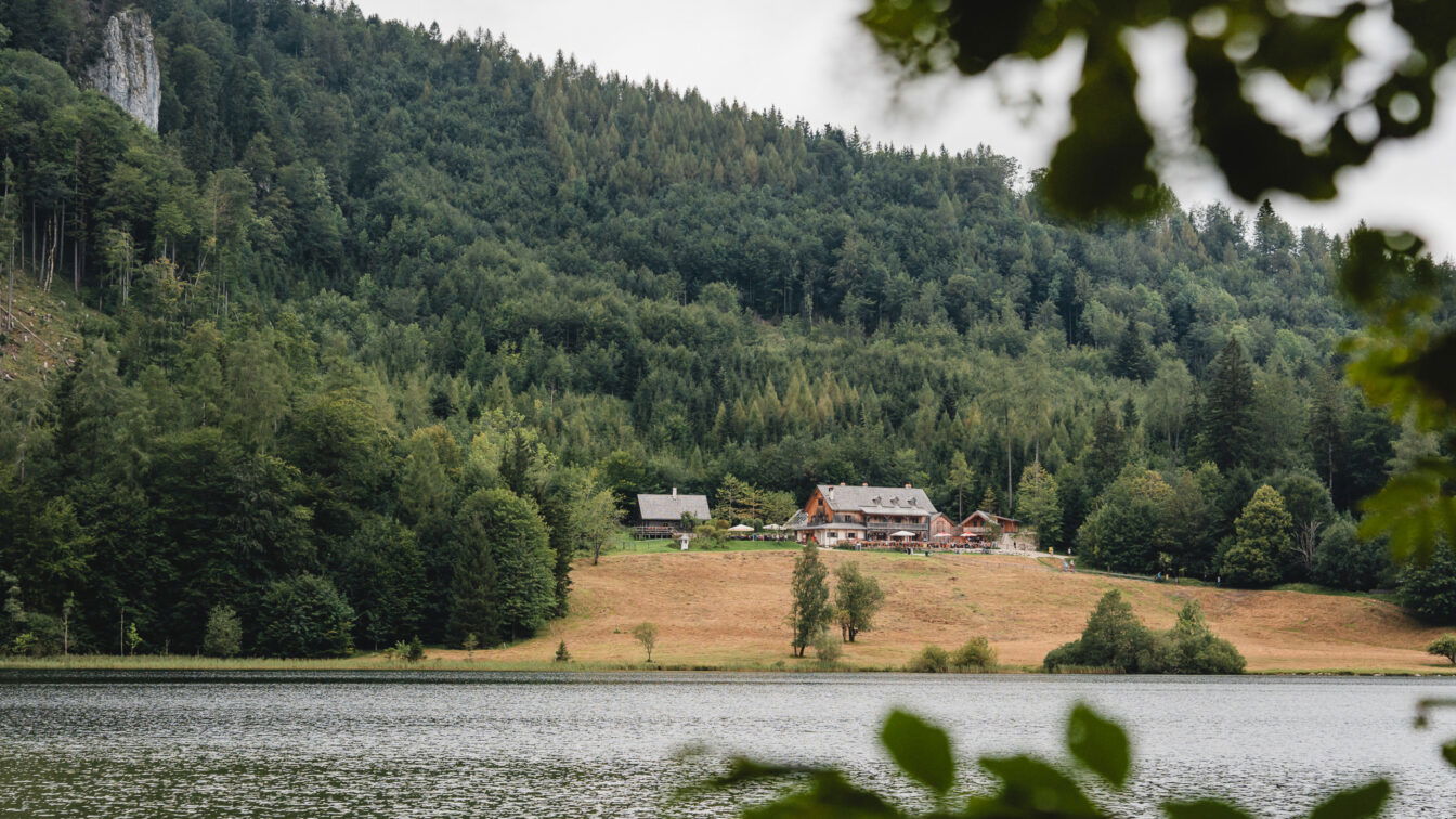 Laudachsee mit Blick auf die Ramsaualm