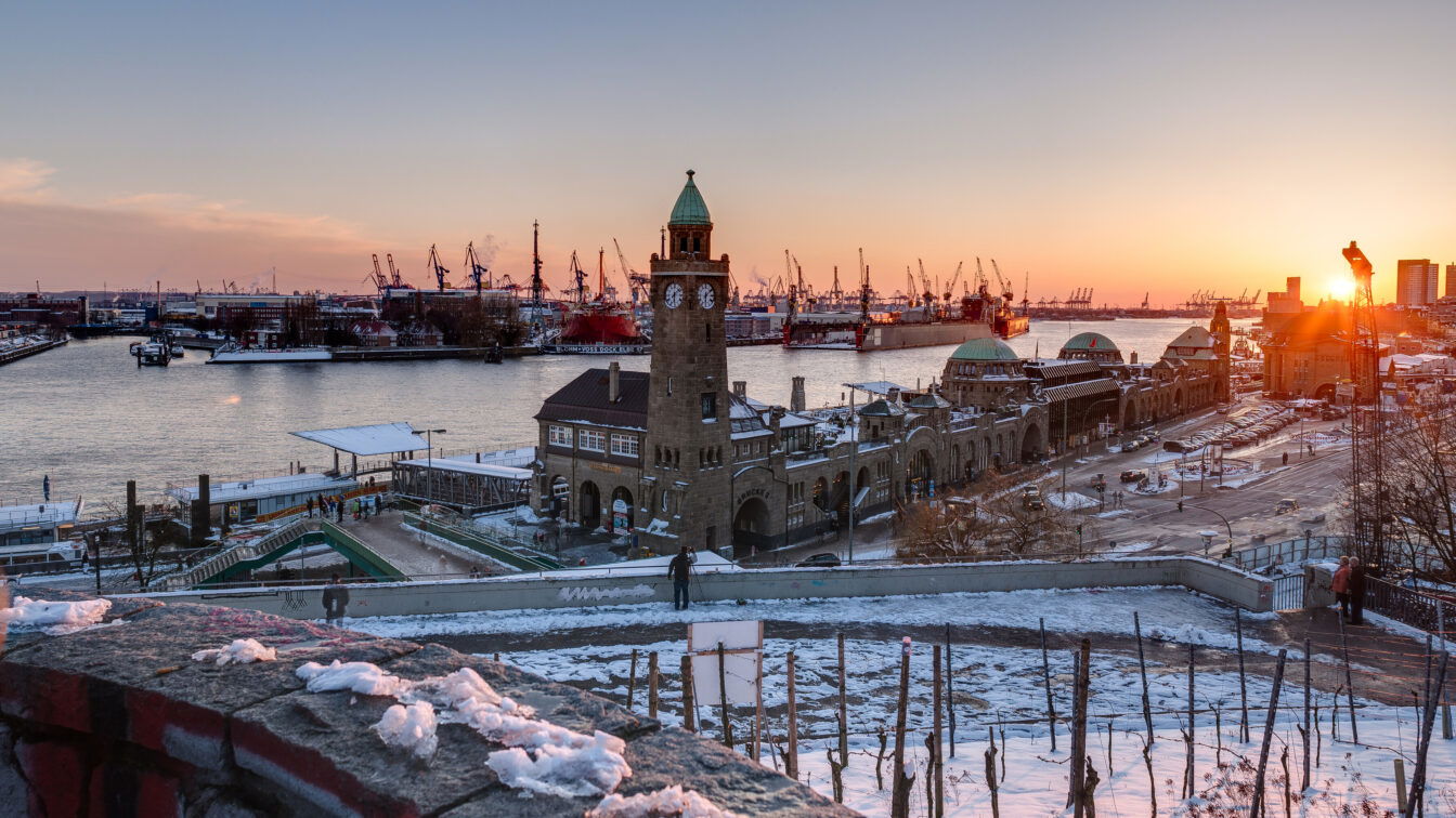 Landungsbrücken Hamburg im Winter