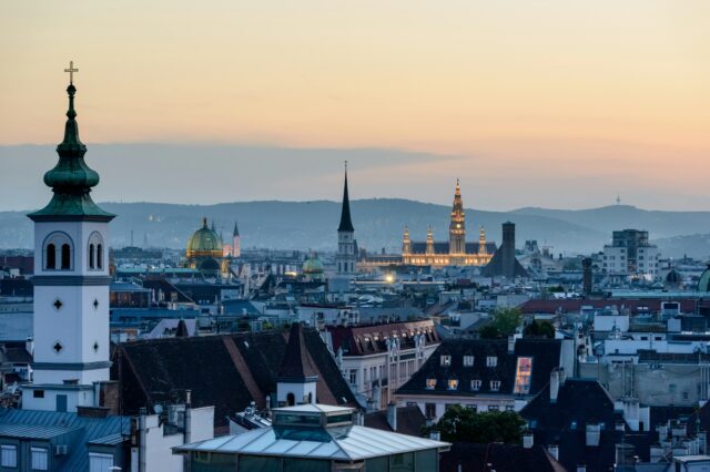 wien, skyline, rathaus, karlskirche, sonnenuntergang, titelbild