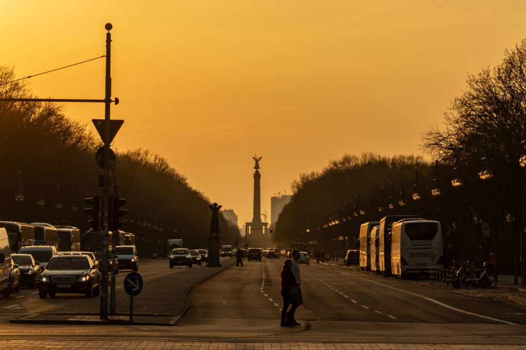 Die Siegessäule und der Tiergarten in Berlin Mitte