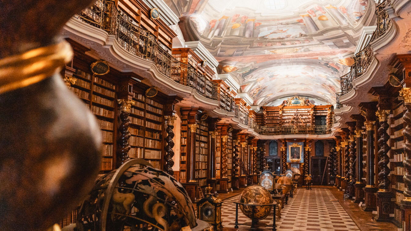 (c) Lilli Wermuth | 1000thing Die barocke Bibliothek im Klementinum in Prag.