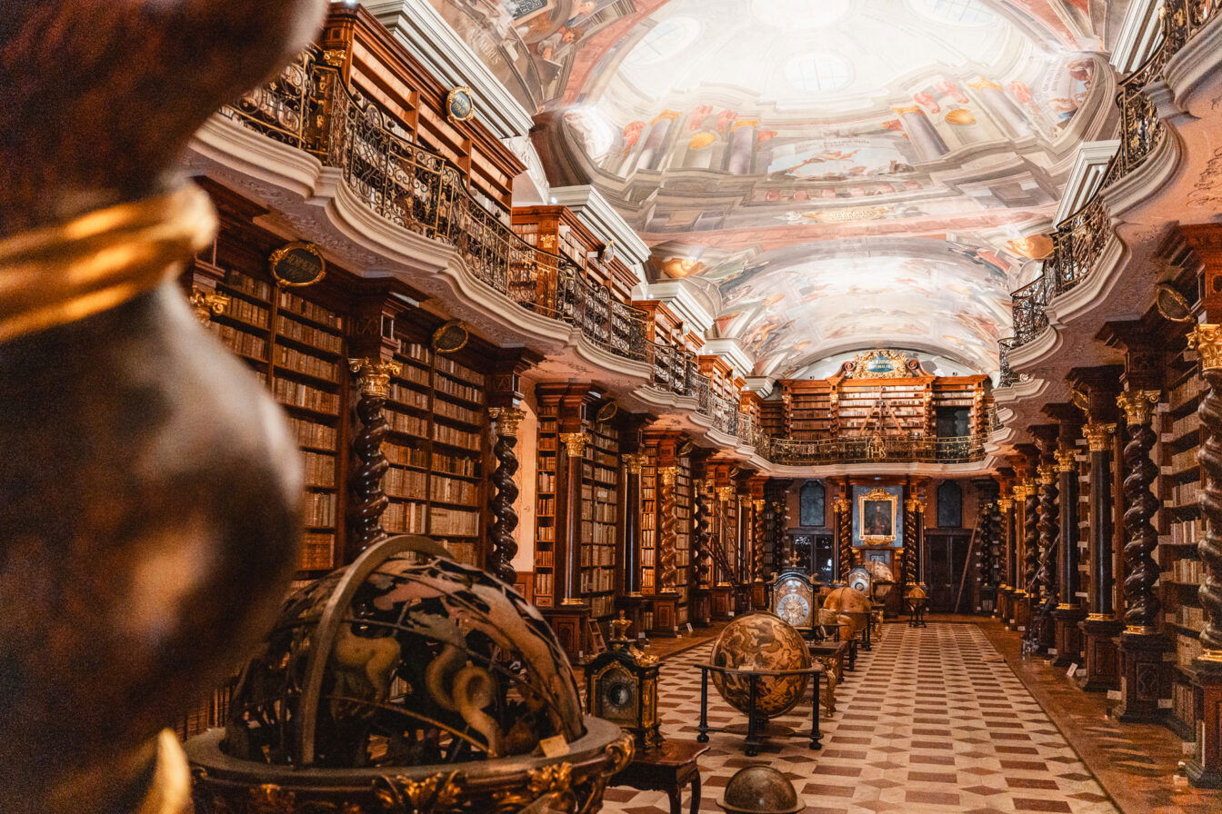 Die barocke Bibliothek im Klementinum in Prag.