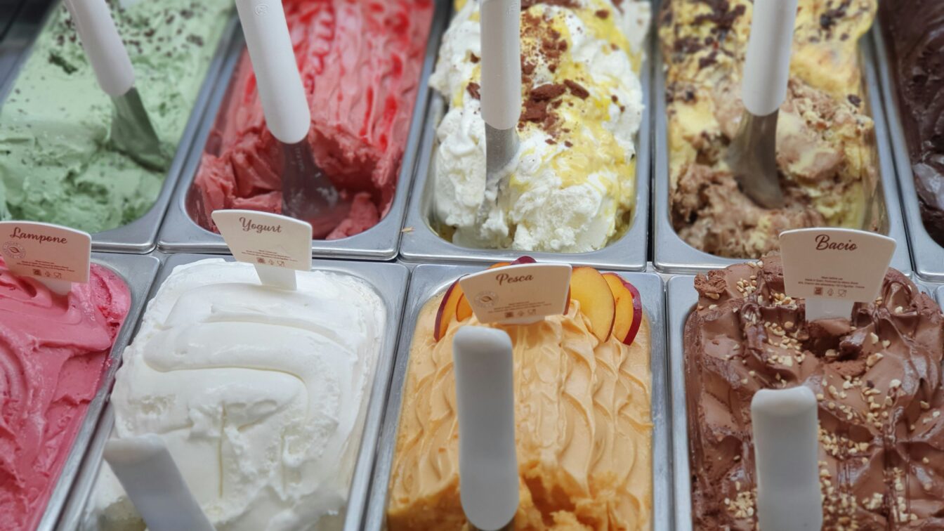 (c) Unsplash Blick in eine gefüllte Eis-Vitrine