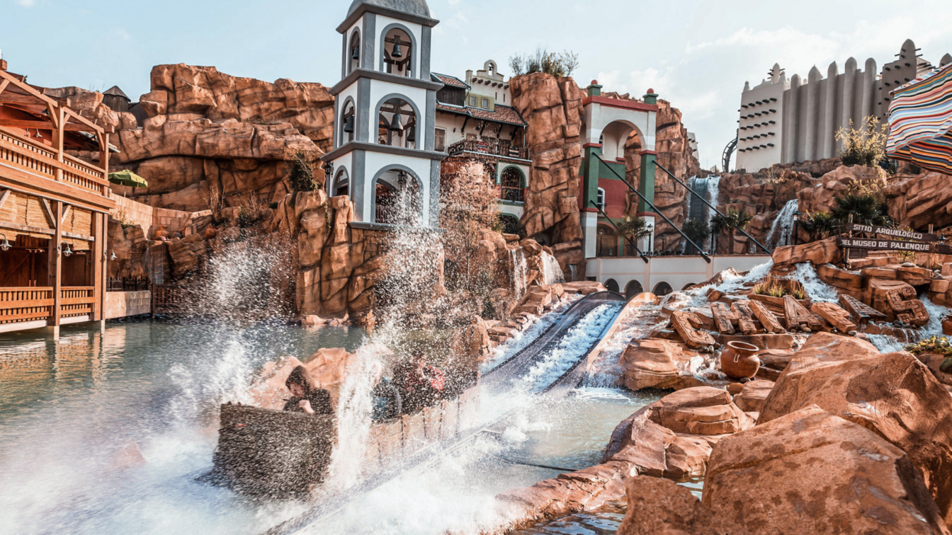(c) Phantasialand Die Wildwasserbahn im Phantasialand Deutschalnd.