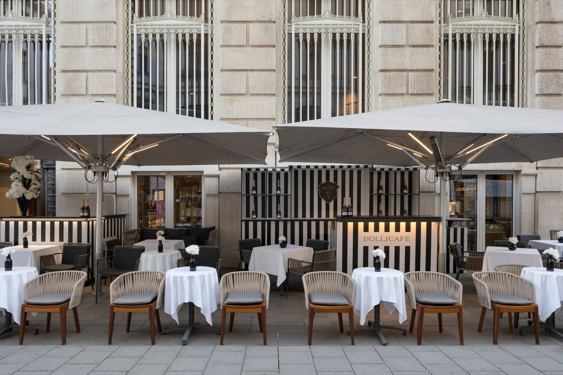 Park Hyatt Vienna Café (c) Tony Gigov