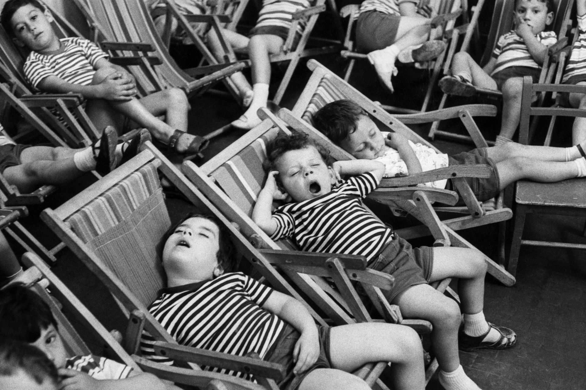 Fotografie von Kindern in Schwarz/Weiß (c) Fondation Henri Cartier-Bresson | Magnum Photos