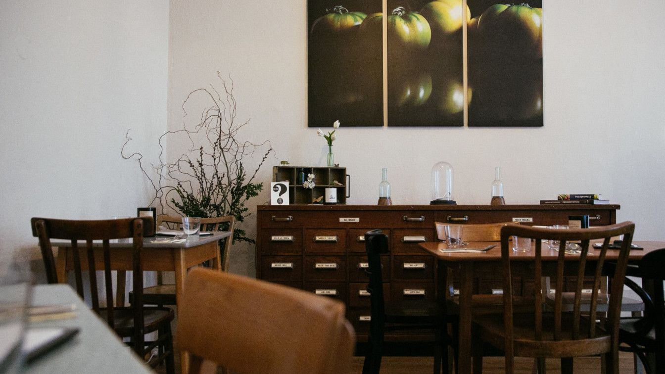 Im Gastraum setzt Wankerl auf einen Mix aus Vintage und persönlicher Note. (c) Ines Futterknecht | 1000things Gerüchteküche Graz